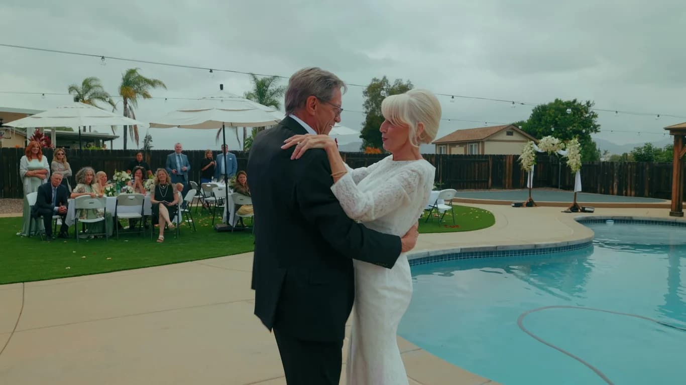 Luana + Charles close during the first dance
